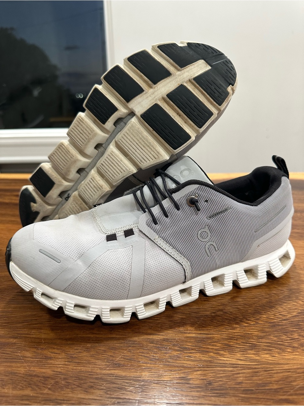 ON Cloud 5 Waterproof Men’s Size 9.5 Running Shoes Glacier Grey White 59.98841